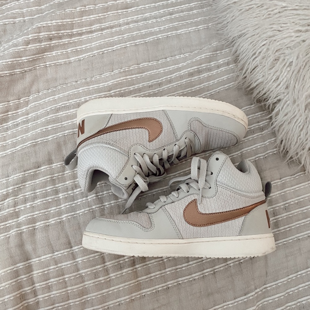 Nike Women's Court Borough Mid Premium Shoe